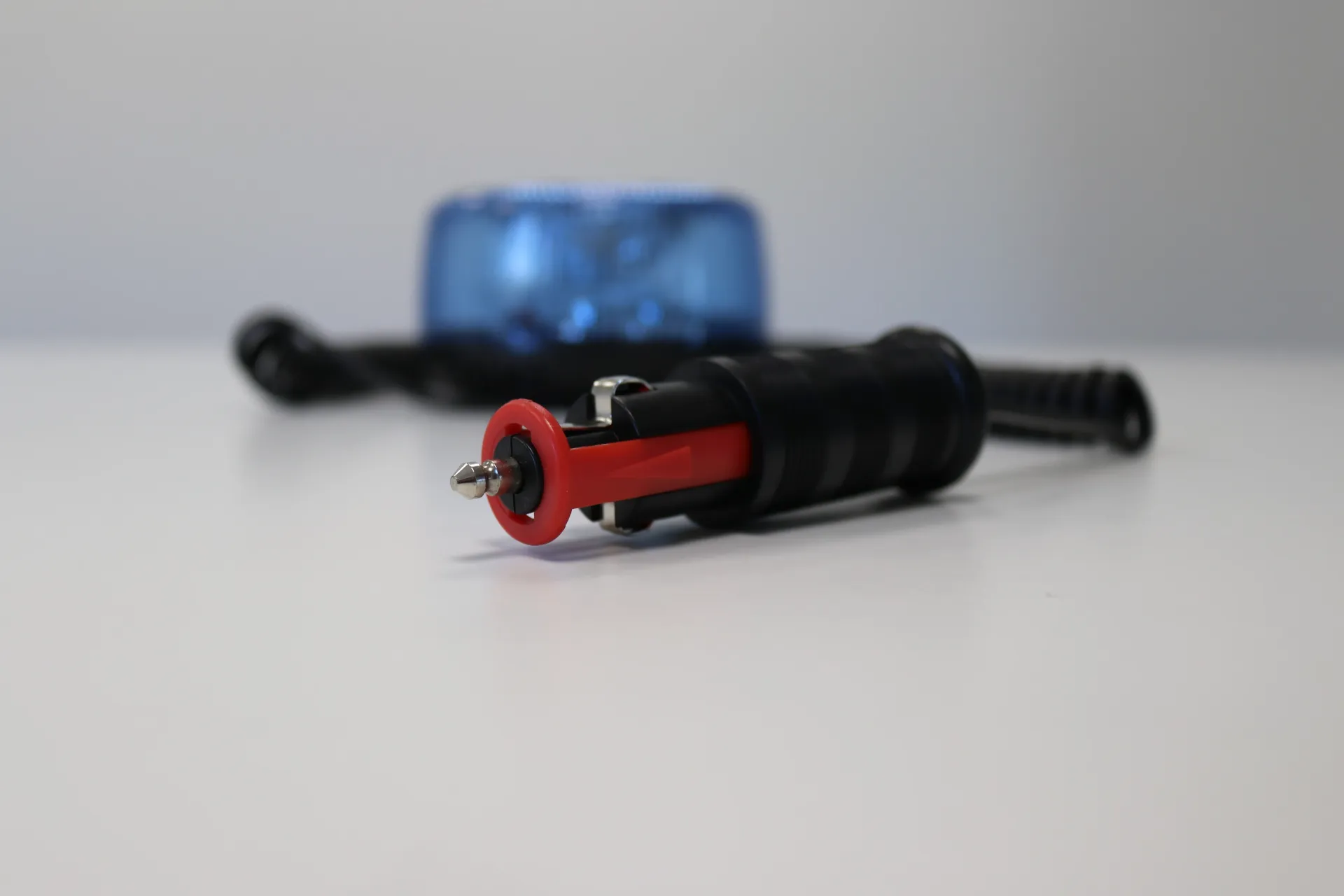 [GL100.OR] Gyrophare LEDS Flashant 360°, homologué ECE R65 et ECE R10. Tension 12-24V. Embase ISO 3 points