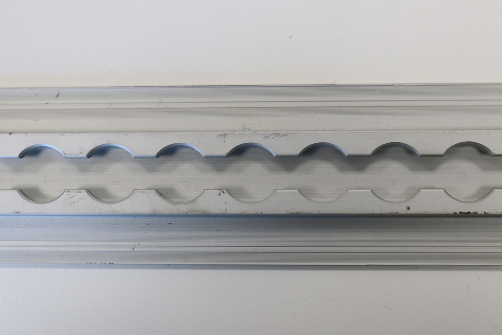 [RAE/26] Rail Aéronautique Aluminium à Ailettes Encastrable 11x65x2000 mm (Sous Plancher)
