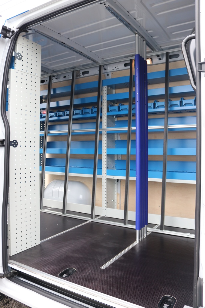 KIT BARRES DE MAINTIEN VERTICAL comprenant 4 BARRES ALUMINIUM recoupable ou réglables 2050-2500 mm avec revêtement de protection GOMME (spécial utilitaire H3) + 2 RAILS ALUMINIUM Plat Longueur 2000 mm à encastrer ou non dans le plancher.