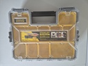 Mallette de chantier STANLEY, polypropylène version PRO + , dimension 446 x 356 x H 116 mm complète de 8 bacs intérieurs, couvercle translucide pour vision optimale.