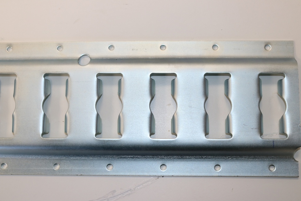 [RUN/PLO2] Rail d'arrimage universel acier bichromaté Longueur de 1.50 M