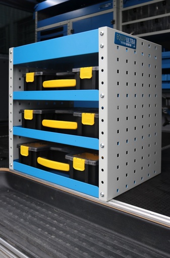 [KBM21436-3] MODULE DE RANGEMENT pour 3 mallettes comprenant:
- 1 Ensemble de 2 côtés 
- 3 plateaux fixes laqués permettant de recevoir les mallettes
- 1 Étagère finale avec petit tapis et cloison amovible
- 1 Notice de pose + visserie
Livré avec mallettes XO-P262108-S
Dimensions : L 507 x H 504 x P 360 mm / Poids : 14.20KG
Matière : Acier laqué GRIS/BLEU peinture poudre EPOXY